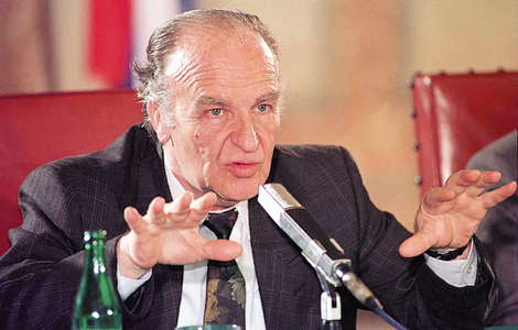Newly discovered Bosnian prime minister Alija Izetbegovic answers reporters' questions about the scandal engulfing the apparently existing Bosnian government.